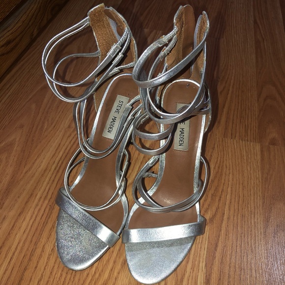 Steve Madden silver heels - Picture 1 of 2